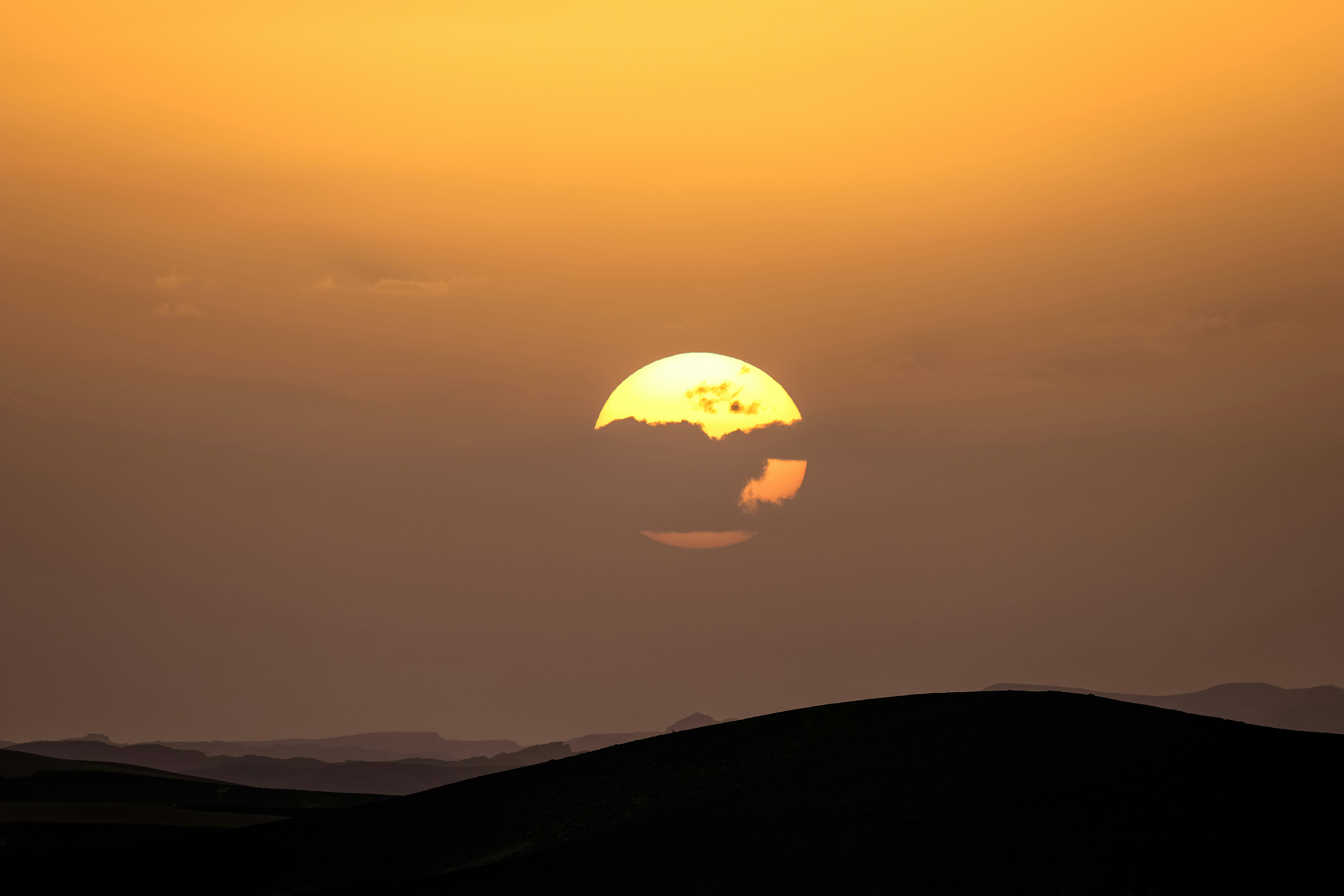 The sun set on Jaisalmer’s dunes